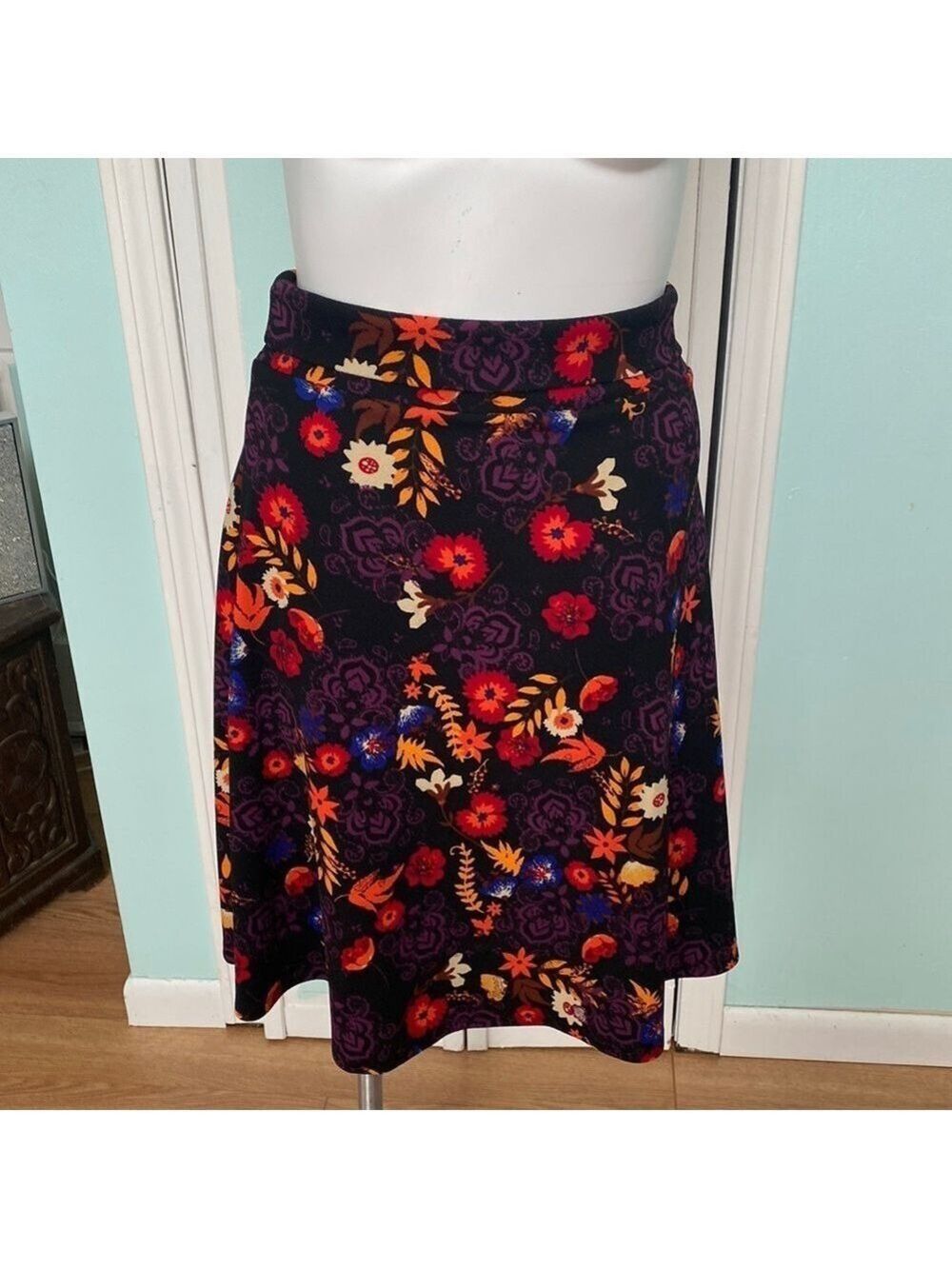 LulaRoe Azure 2x Dark floral Fall Winter Skirt Stretchy Wide Waistband